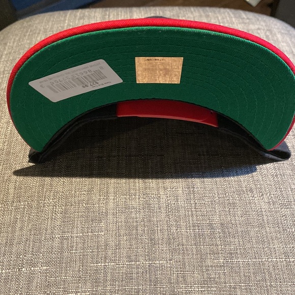 Chicago Bulls Black and Red Snap back 2015 New w/OG tag sticker. - Picture 7 of 8